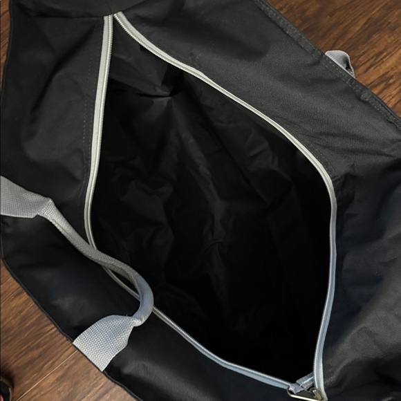 KeepCool Black and Gray Cooler Bag - Picture 6 of 7